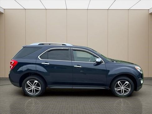 Used 2017 Chevrolet Equinox Premier w/ Enhanced Convenience Package AWD/4WD image 11