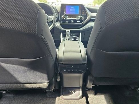 Used 2024 Toyota Highlander LE image 13