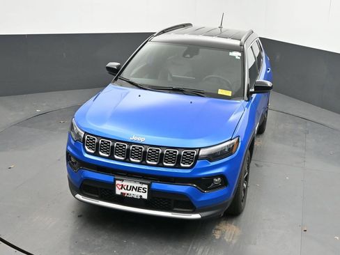 Used 2025 Jeep Compass Limited AWD/4WD image 37