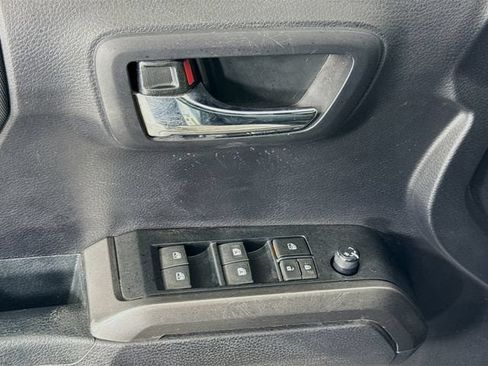 Certified 2021 Toyota Tacoma TRD Off-Road AWD/4WD image 19