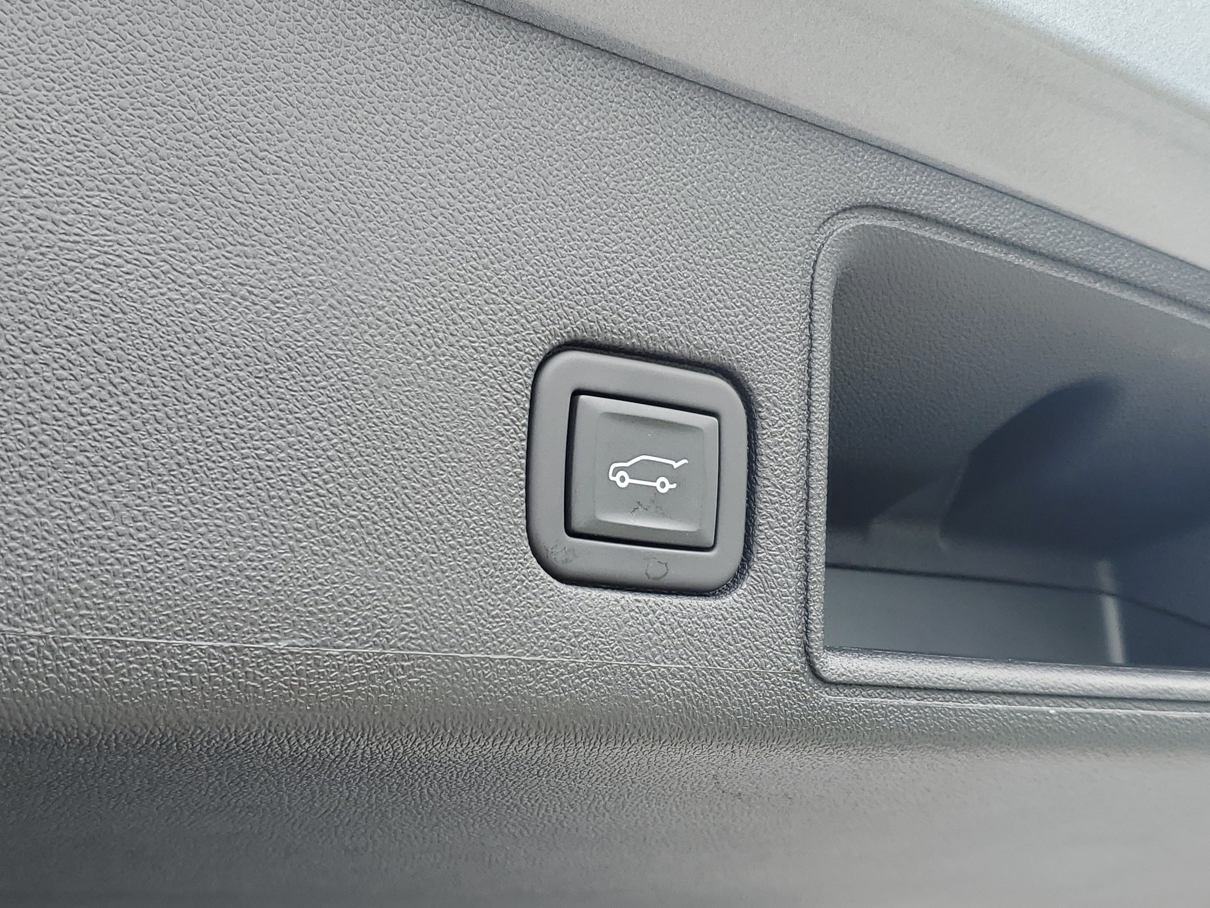 Used 2023 GMC Terrain SLT FWD image 11