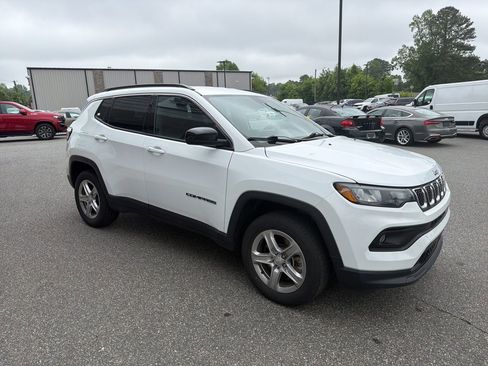 Used 2024 Jeep Compass Latitude AWD/4WD image 9