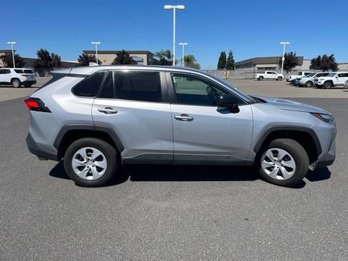 Used 2025 Toyota RAV4 LE AWD/4WD image 4