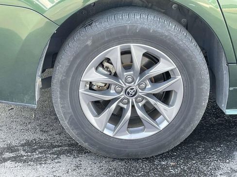 Used 2025 Toyota Sienna XLE image 12