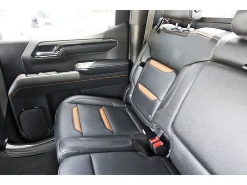 Used 2024 GMC Sierra 1500 AT4 w/ Technology Package AWD/4WD image 11