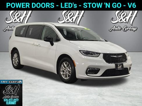 Used 2024 Chrysler Pacifica Touring-L FWD image 1