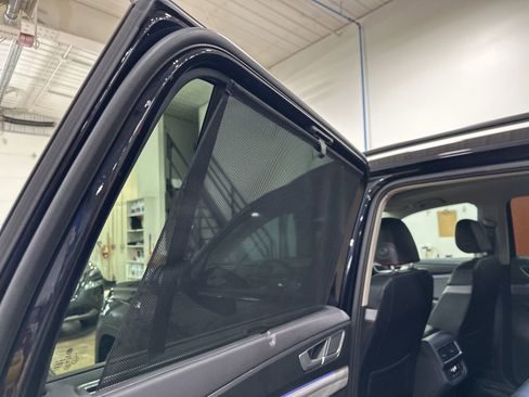 Certified 2025 Volkswagen Atlas Peak Edition SE image 30