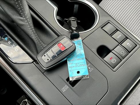 Used 2023 Toyota Highlander LE image 15