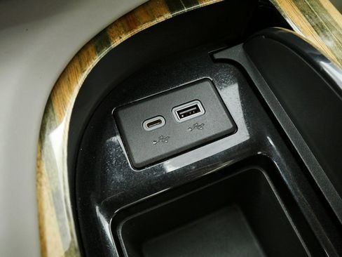 Used 2021 Cadillac Escalade Premium Luxury Platinum image 33