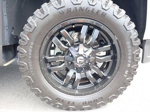 Used 2018 GMC Sierra 2500 Denali w/ Duramax Plus Package AWD/4WD image 19