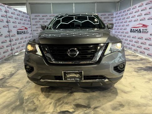 Used 2019 Nissan Pathfinder SV image 2