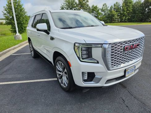 Used 2021 GMC Yukon Denali w/ Denali Premium Package AWD/4WD image 3