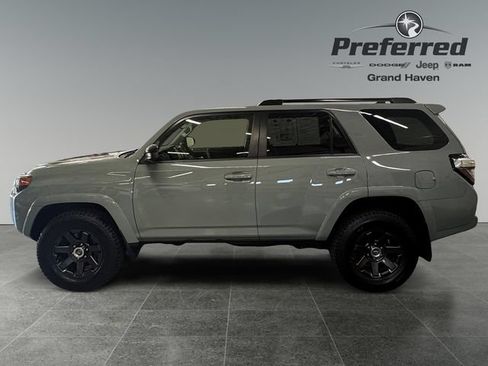 Used 2022 Toyota 4Runner Trail Special Edition AWD/4WD image 10