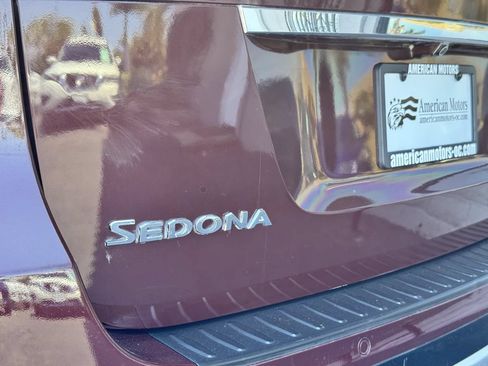 Used 2017 Kia Sedona SX Limited FWD image 17