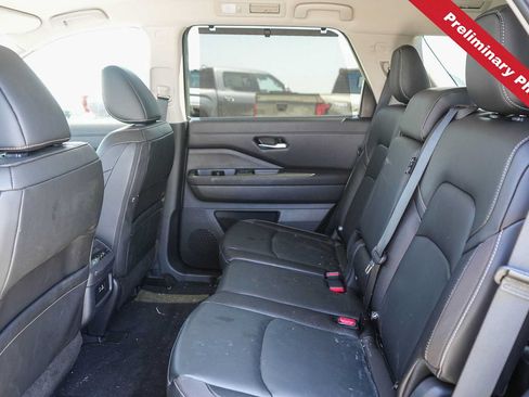 Used 2025 Nissan Pathfinder SL w/ Black Appearance Package FWD image 13