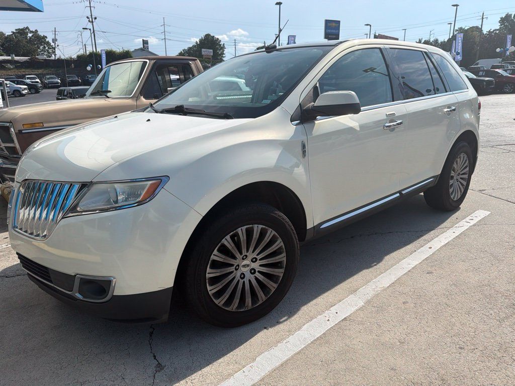 Used 2013 Lincoln MKX FWD w/ Class II Trailer Tow Pkg image 3