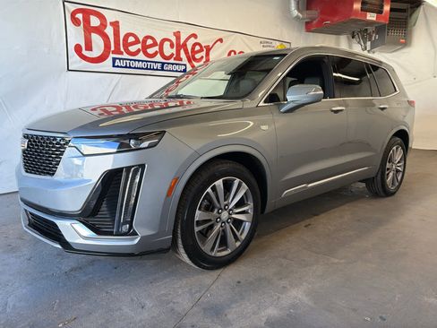 Used 2025 Cadillac XT6 Premium Luxury image 3