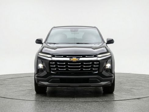 Used 2025 Chevrolet Equinox LT FWD image 2