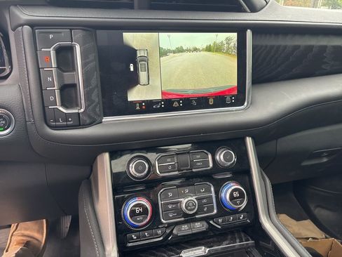 Used 2024 GMC Yukon Denali w/ Advanced Technology Package image 16