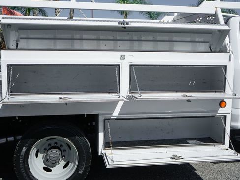 Used 2017 Ford F550 2WD Regular Cab Super Duty image 11