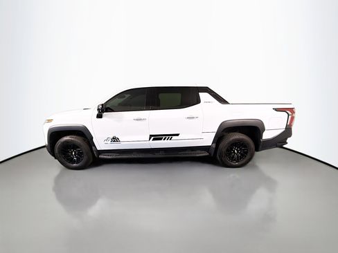 Used 2026 Chevrolet Silverado EV LT AWD/4WD image 6