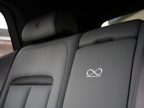 New 2025 Rolls-Royce Cullinan Black Badge image 20