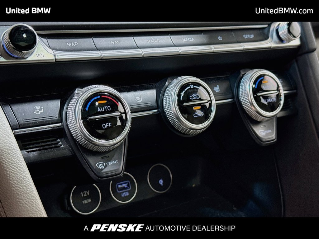 Used 2022 Genesis G70 2.0T w/ Prestige Package RWD image 18
