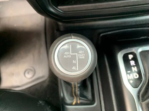 Used 2021 Jeep Gladiator Overland AWD/4WD image 23