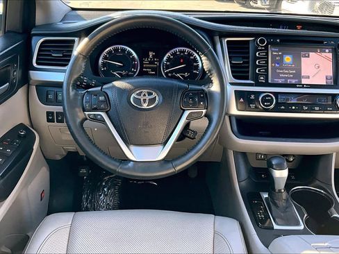 Used 2015 Toyota Highlander Limited Platinum image 6
