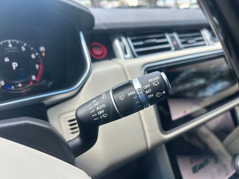 Used 2018 Land Rover Range Rover HSE image 17
