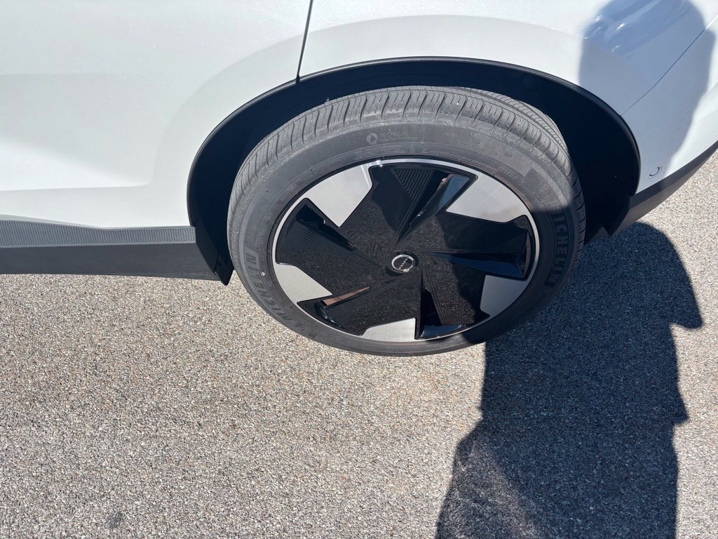 Certified 2025 Volvo EX30 Ultra w/ Climate Package AWD/4WD image 32