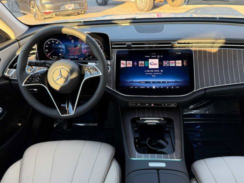 Certified 2025 Mercedes-Benz E 350 4MATIC Sedan image 19