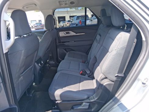 Used 2025 Ford Explorer Active AWD/4WD image 18