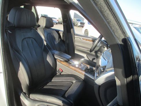 Used 2018 BMW X5 xDrive50i w/ M Sport Package image 19