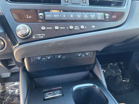 Used 2025 Lexus ES 350 w/ Premium Package FWD image 16