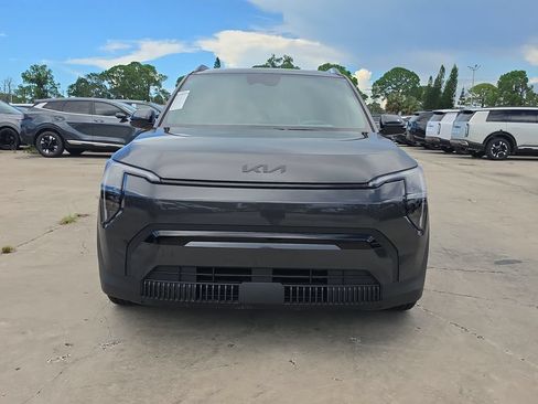 New 2027 Kia EV3 Wind FWD image 2