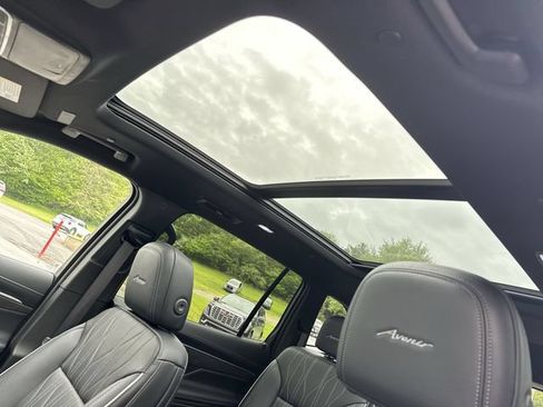 Used 2025 Buick Enclave Avenir AWD/4WD image 18