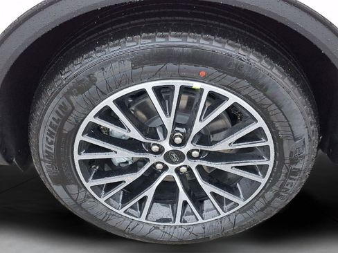 New 2026 Ford Escape SE w/ PHEV Premium Package image 5