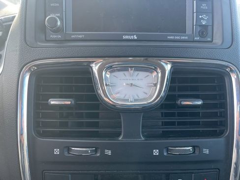 Used 2016 Chrysler Town & Country Touring w/ Driver Convenience Group image 22