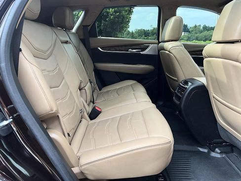Used 2020 Cadillac XT5 Sportv w/ Platinum Package AWD/4WD image 3