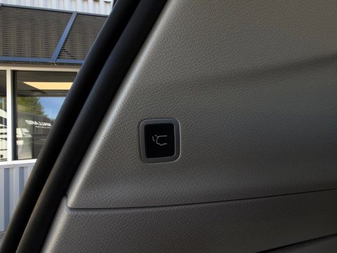 Used 2020 Chrysler Pacifica Touring-L image 23