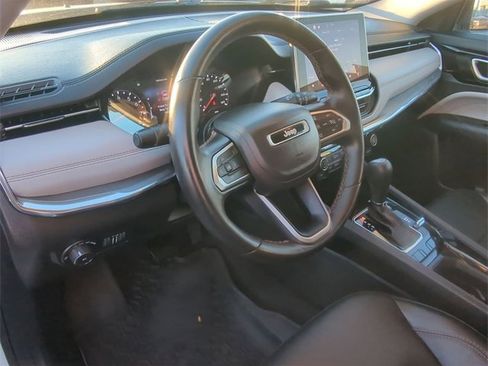 Used 2022 Jeep Compass Limited image 12