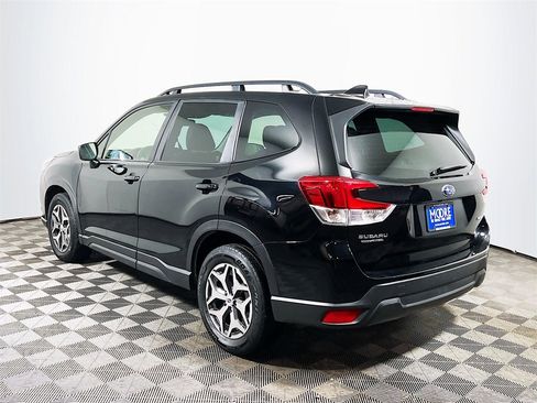 Used 2023 Subaru Forester Premium image 6