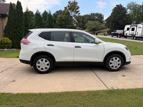Used 2016 Nissan Rogue S FWD image 5
