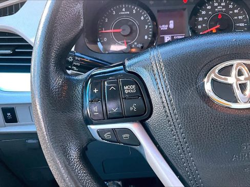 Used 2015 Toyota Sienna LE FWD image 23