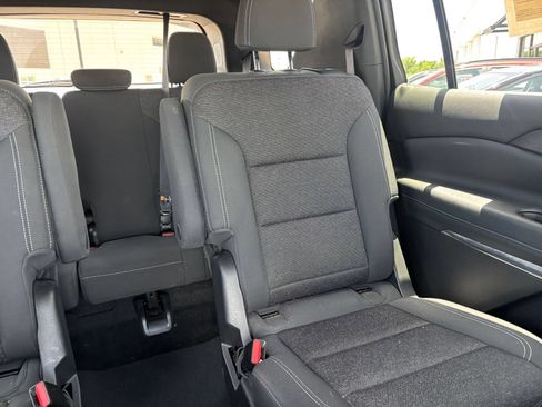 Used 2025 Chevrolet Traverse LT FWD image 41