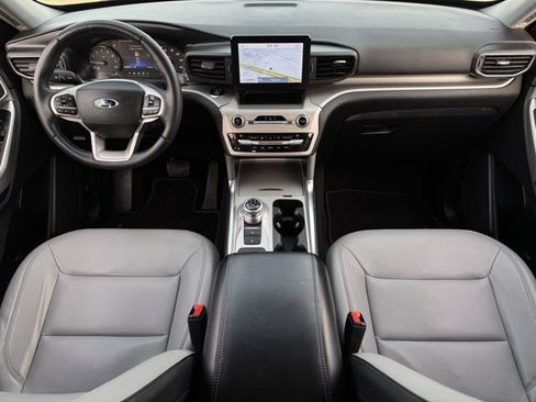 Used 2021 Ford Explorer XLT w/ Equipment Group 202A image 11