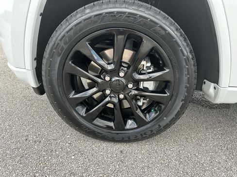 Used 2021 Jeep Grand Cherokee Laredo X AWD/4WD image 18