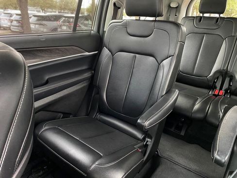 Used 2023 Jeep Grand Cherokee L Limited w/ Luxury Tech Group II image 21