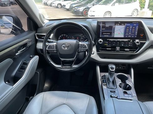 Used 2021 Toyota Highlander Platinum image 6